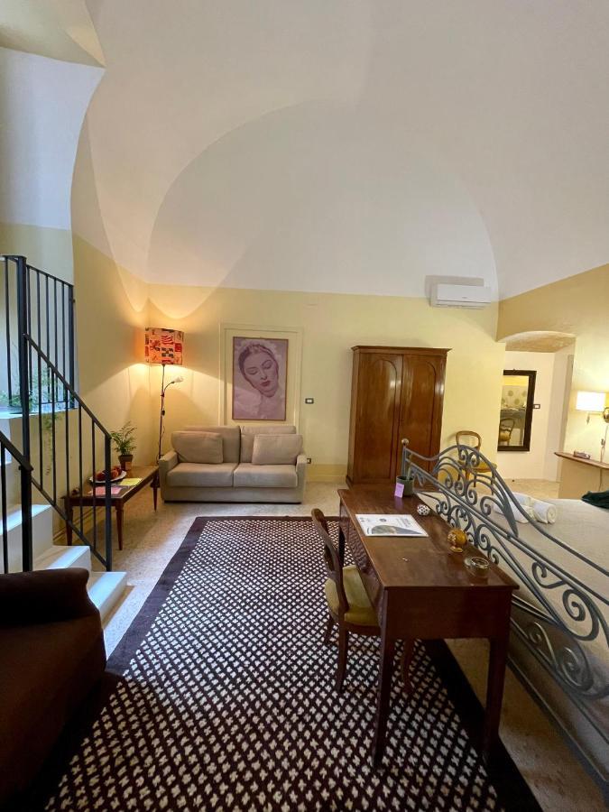 4 Balconi Rooms- Dimora Arditi B&B Lecce Luaran gambar