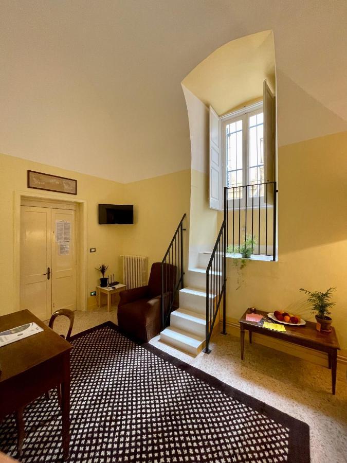 4 Balconi Rooms- Dimora Arditi B&B Lecce Luaran gambar