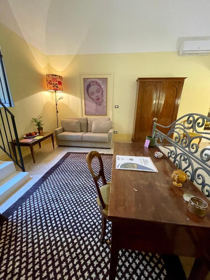 4 Balconi Rooms- Dimora Arditi B&B Lecce Luaran gambar
