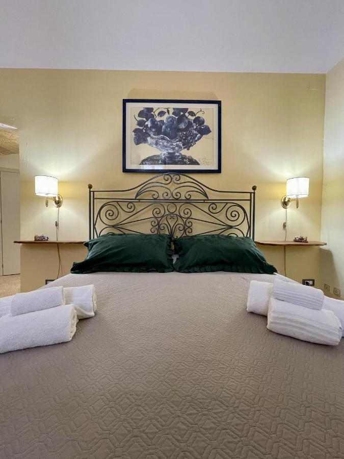 4 Balconi Rooms- Dimora Arditi B&B Lecce Luaran gambar