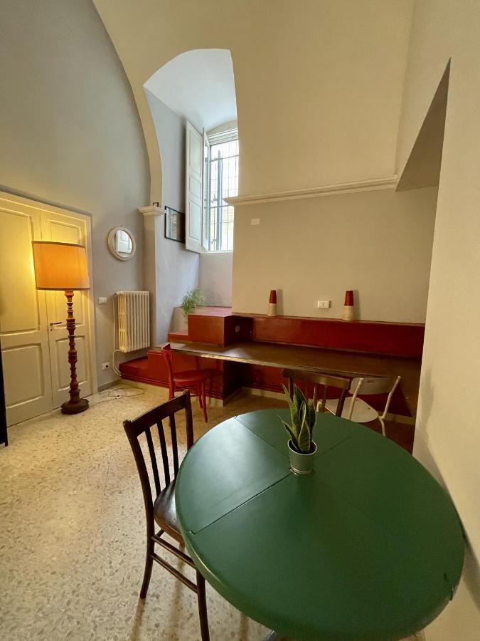 4 Balconi Rooms- Dimora Arditi B&B Lecce Luaran gambar