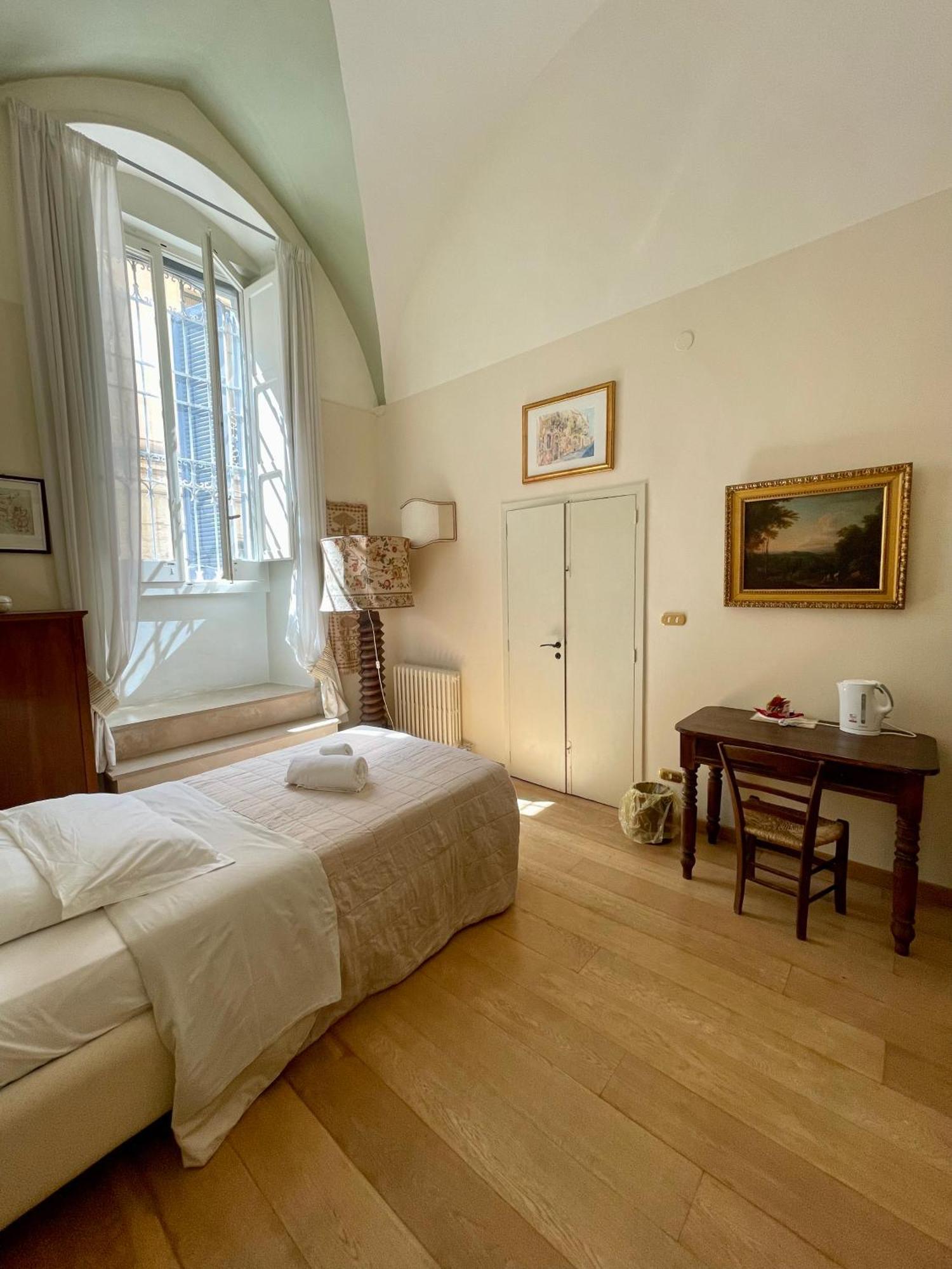 4 Balconi Rooms- Dimora Arditi B&B Lecce Luaran gambar