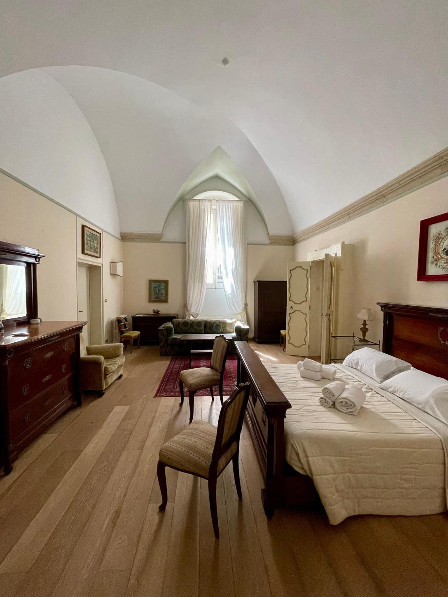 4 Balconi Rooms- Dimora Arditi B&B Lecce Luaran gambar