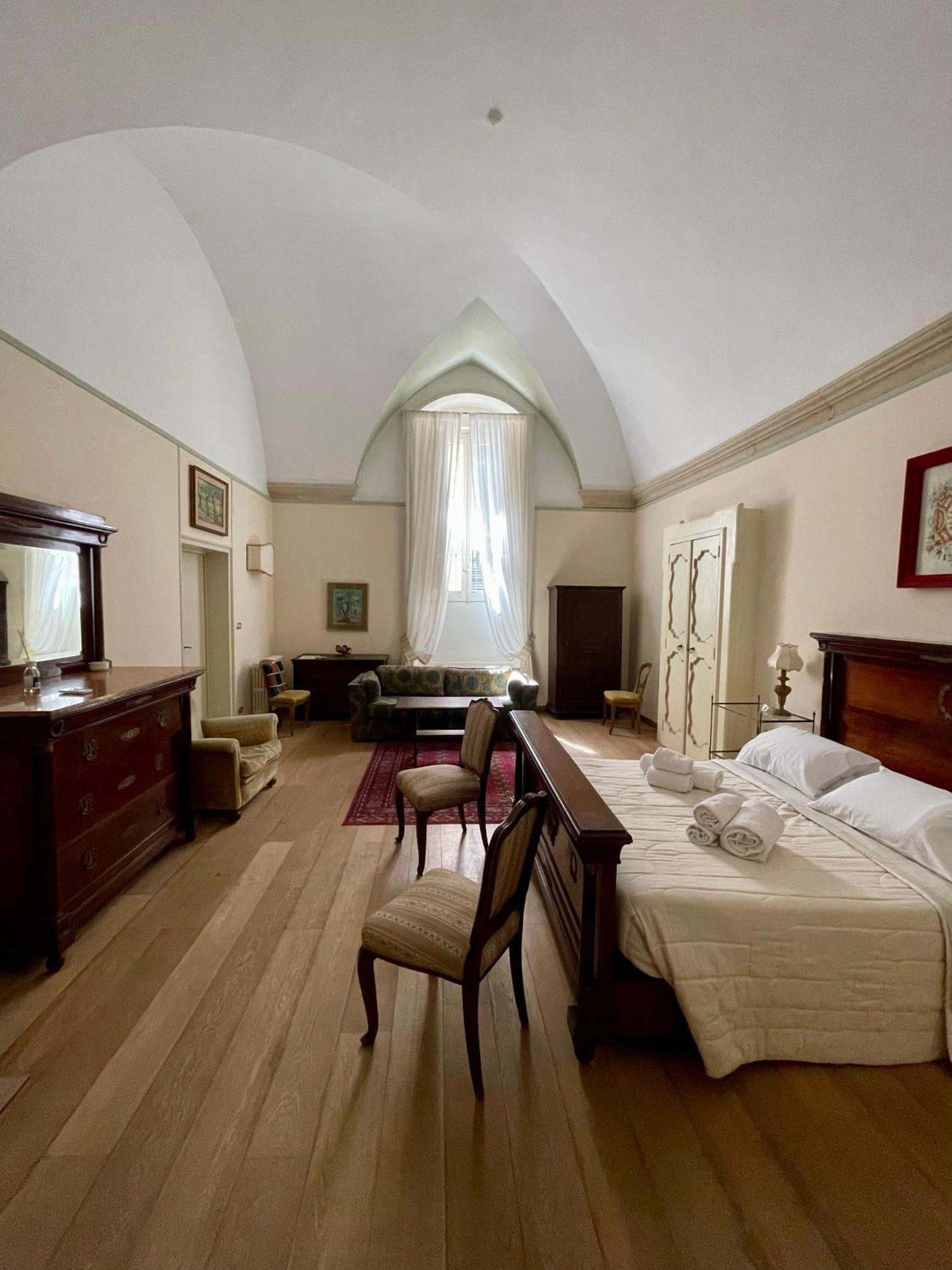4 Balconi Rooms- Dimora Arditi B&B Lecce Luaran gambar