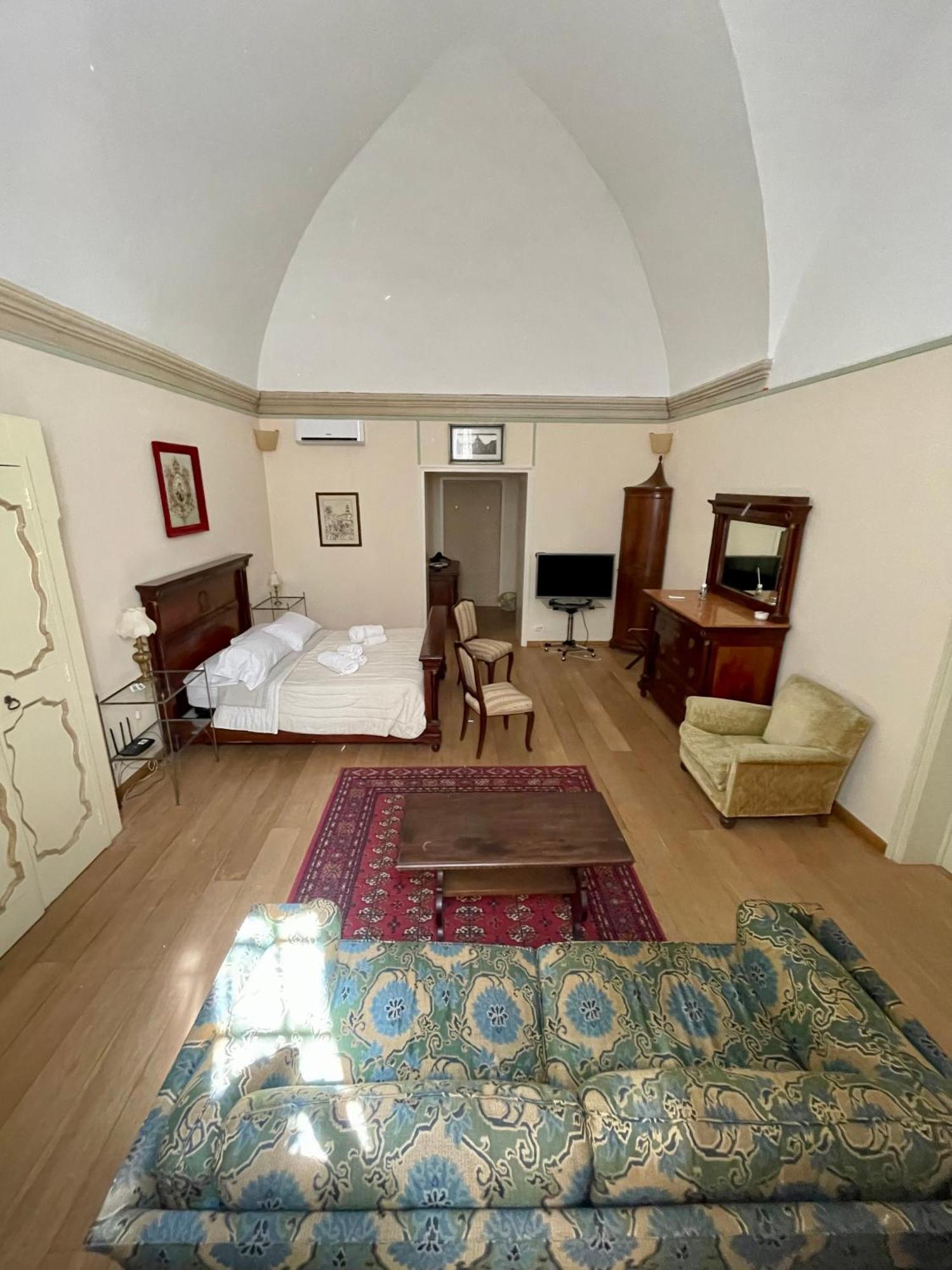 4 Balconi Rooms- Dimora Arditi B&B Lecce Luaran gambar